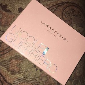 Anastasia Nicole Guerriero Glow Kit