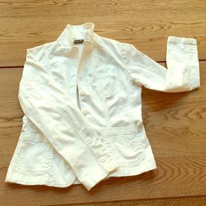 White spring/summer blazer