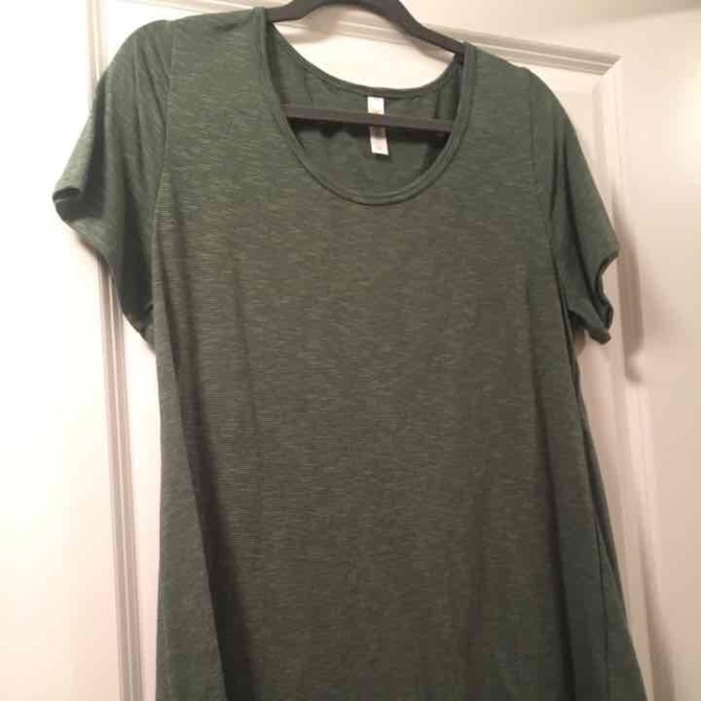 Lularoe classic tee