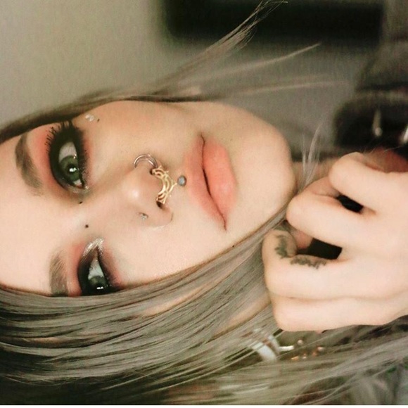 Tawapa gold plated lace lotus septum ring - Picture 2 of 3