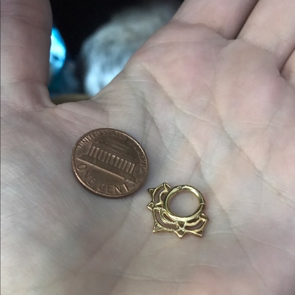 Tawapa gold plated lace lotus septum ring - Picture 3 of 3