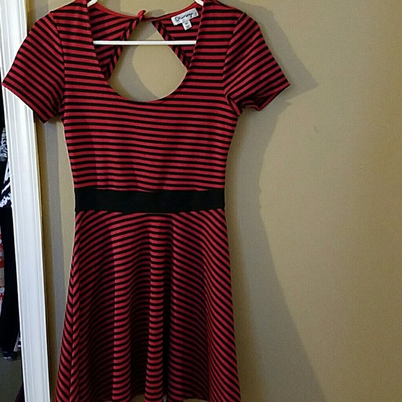 Fabulous Red dress - Picture 2 of 5