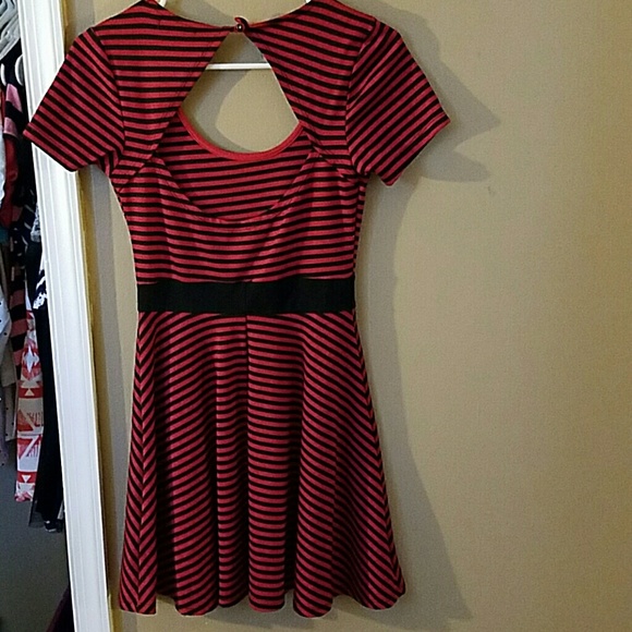 Fabulous Red dress - Picture 5 of 5