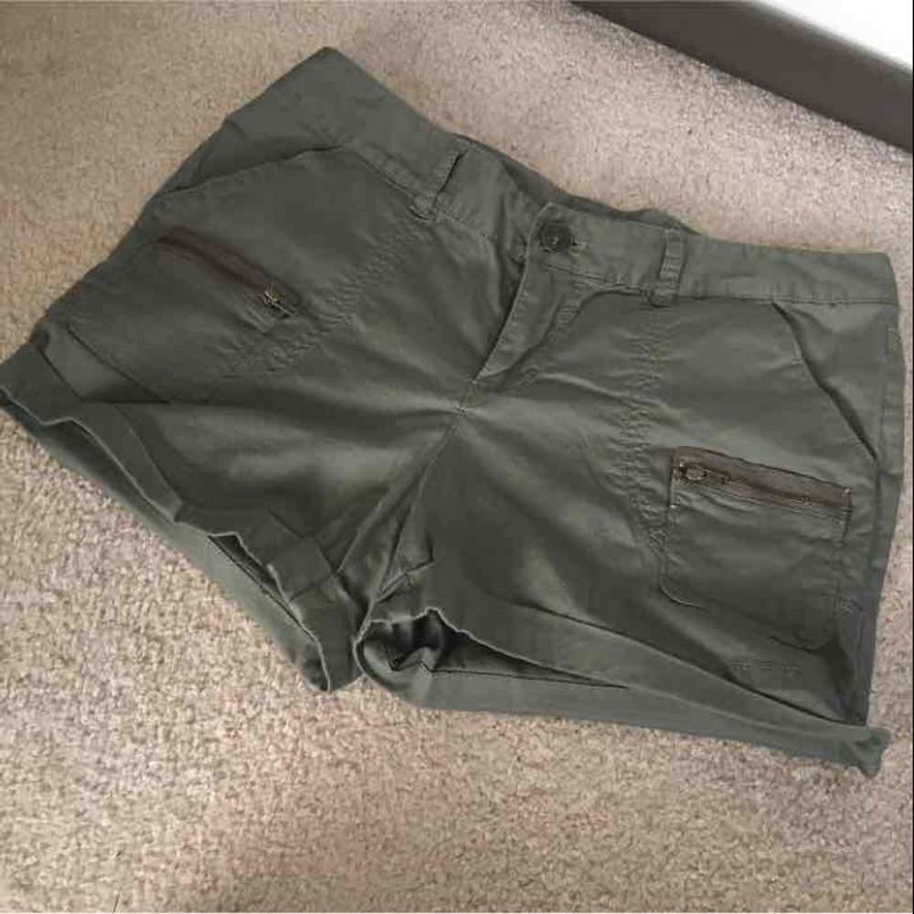 🚫SOLD on mercari🚫Olive shorts