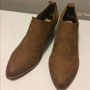 Dolce Vita western style boots light brown