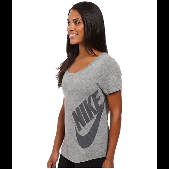 SOLD NIKE FUTURA SCOOP T-SHIRT - WOMEN'S - Picture 2 of 4