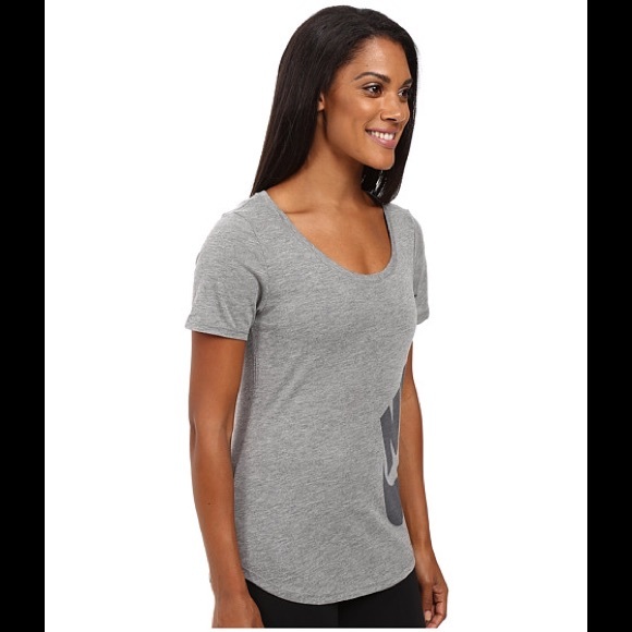 SOLD NIKE FUTURA SCOOP T-SHIRT - WOMEN'S - Picture 4 of 4