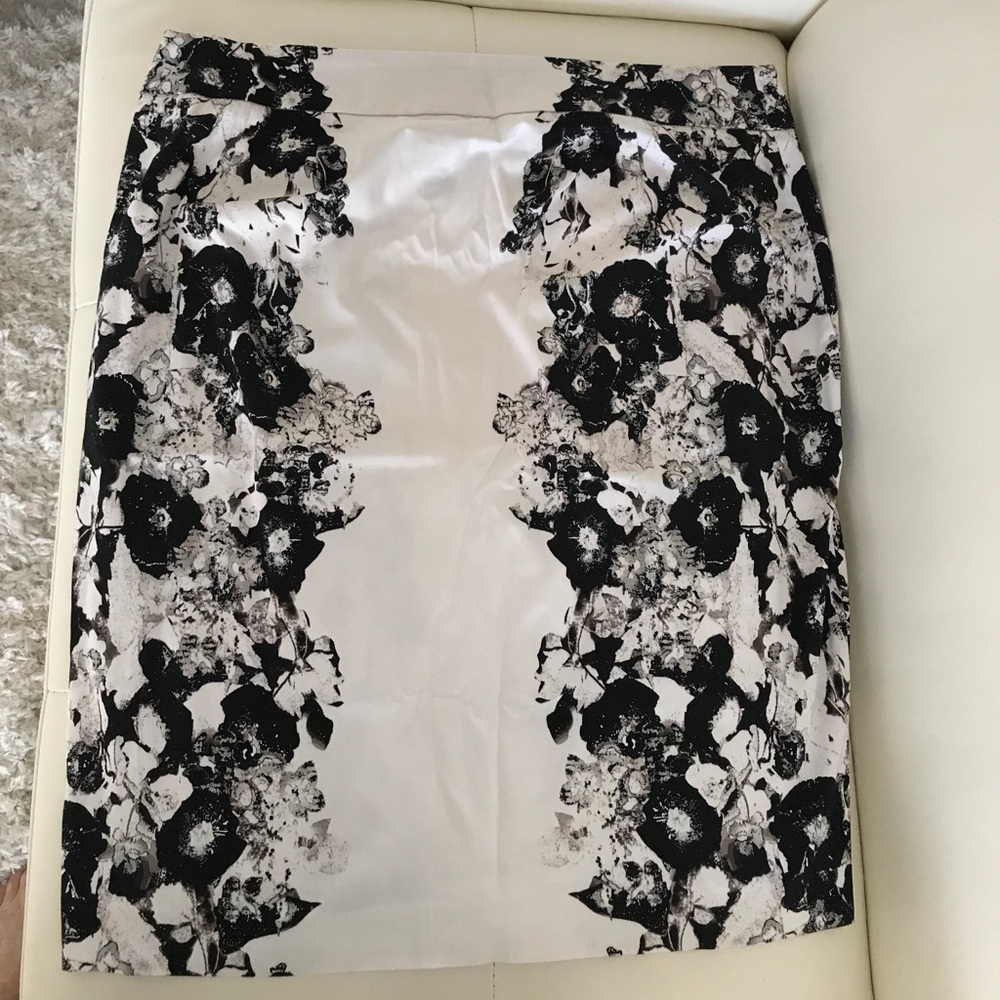 Lane Bryant size 16 black and white 2% lycra skirt