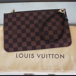 Louis Vuitton LV neverfull pouch