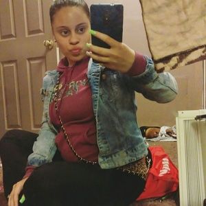 Meet your Posher, Thalia