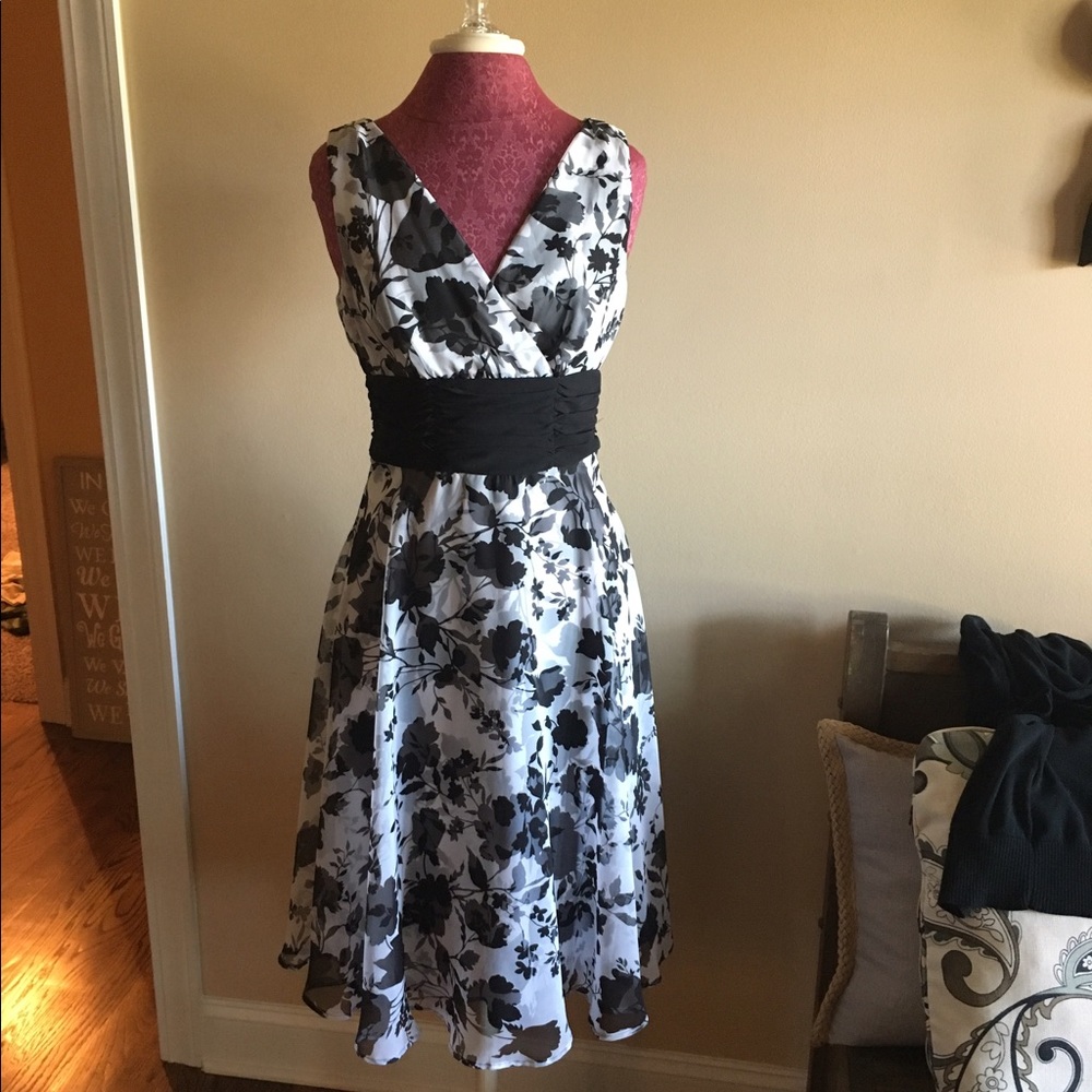 Connected dress size 8