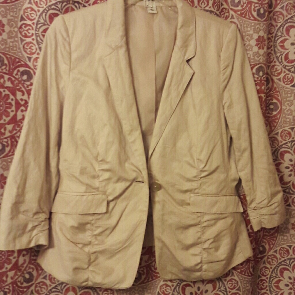 Kenneth Cole rucheted 3/4 sleeve jacket