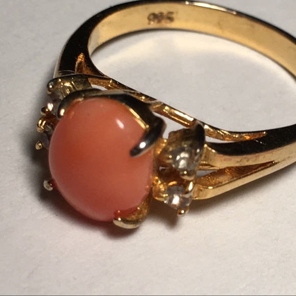 CORAL AND DIAMOND RING - Picture 2 of 3