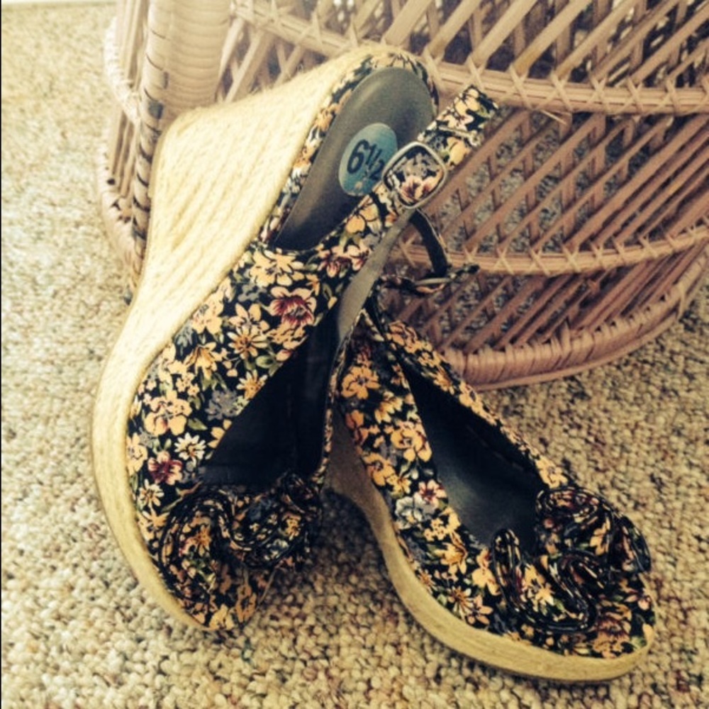 Madden girl wedges size 6.5