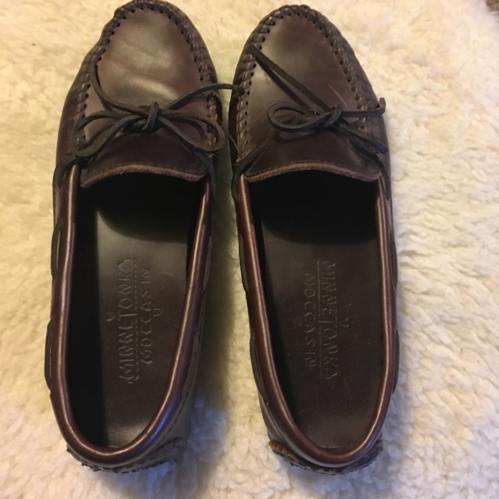Women's all leather  Minnetonka loafers size 8