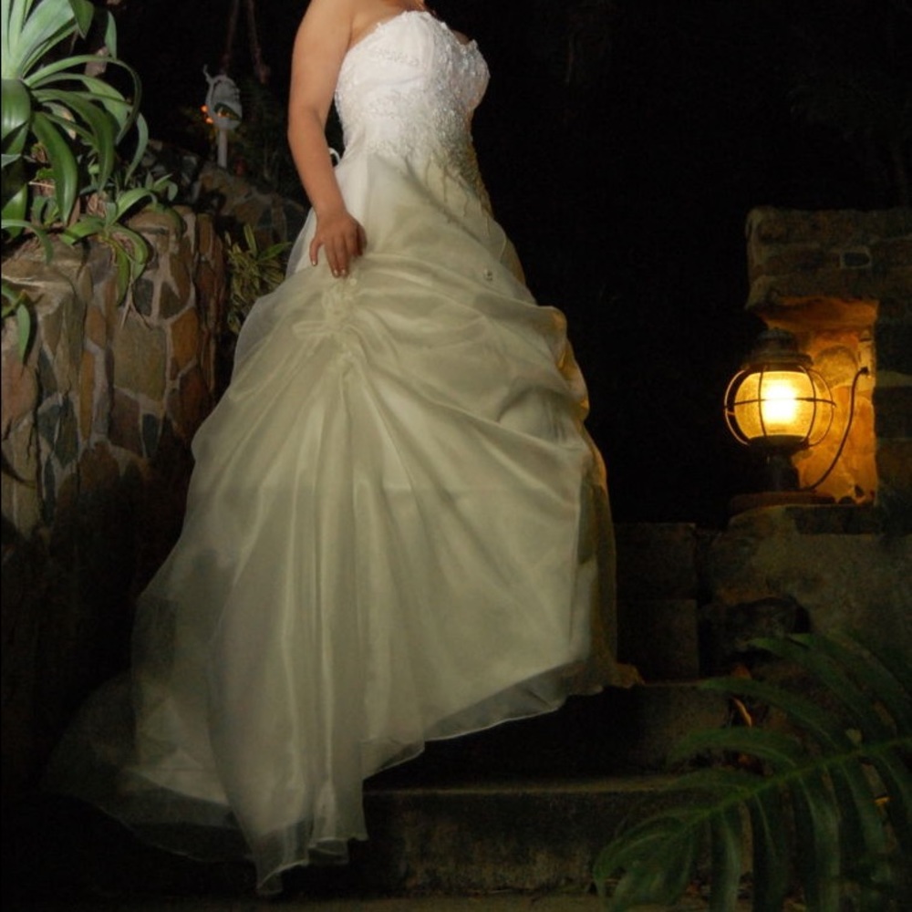 Strapless Tulle / Satin Floor-length Wedding Dress