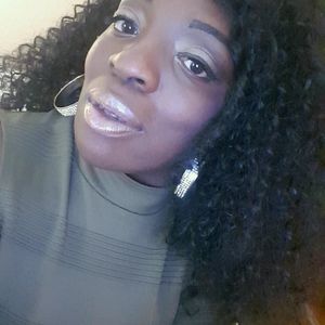 Meet your Posher, Ebonie