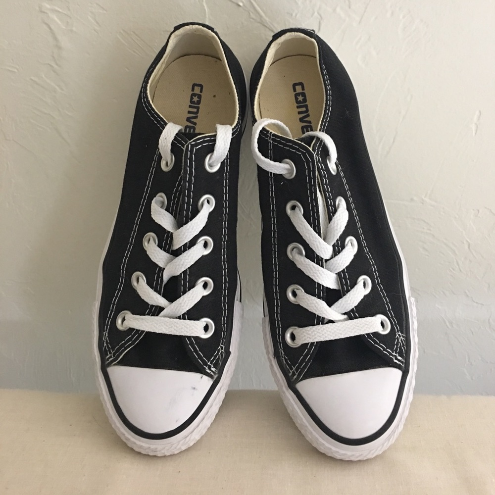 🖤Low top black Converse shoes!🖤