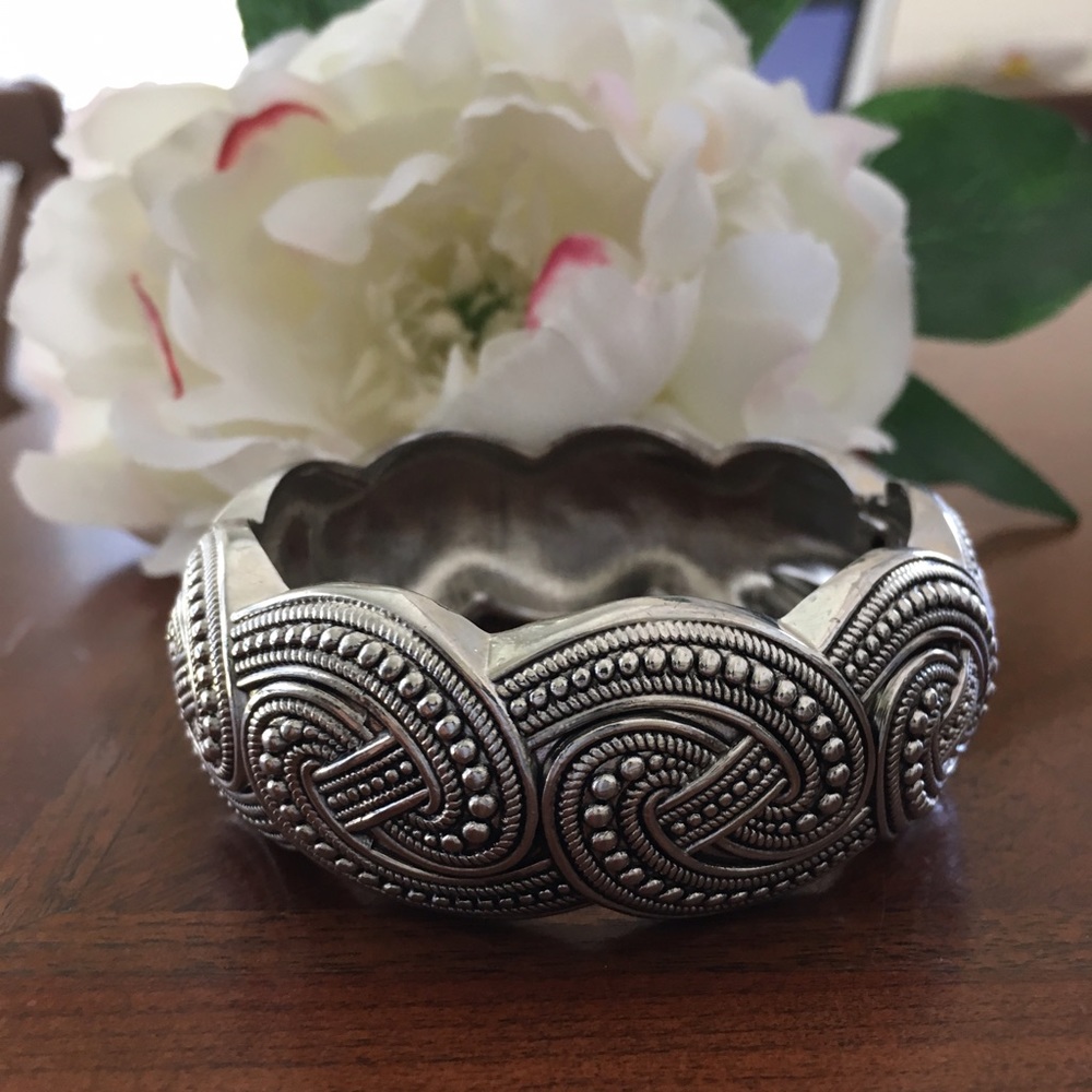 Silvertone and black hinge bangle