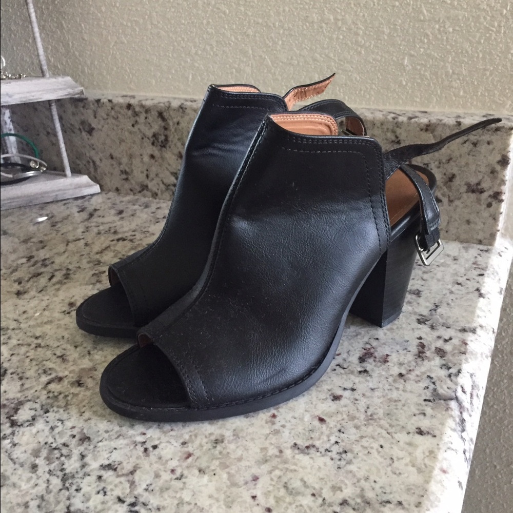 LC black heels