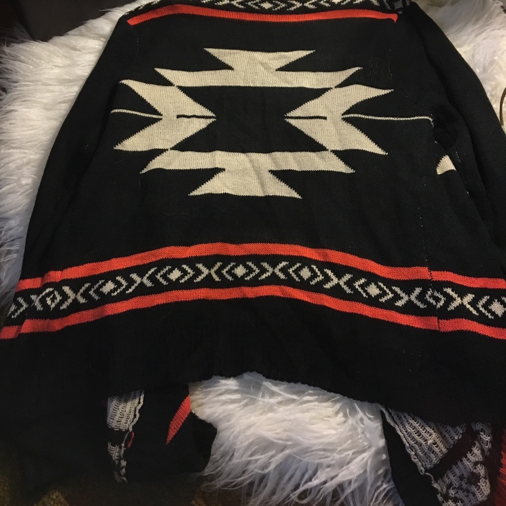 ❌SOLD❌Tribal print cardigan - Picture 2 of 2
