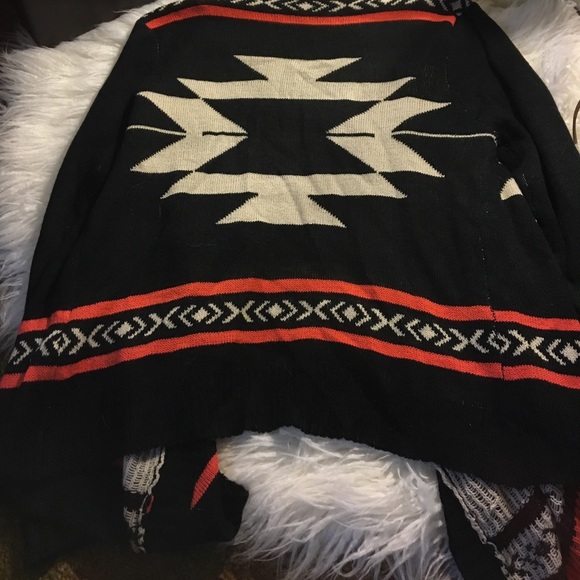 ❌SOLD❌Tribal print cardigan - Picture 2 of 2