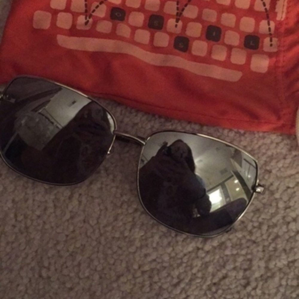 Mirrored Silver Fossil Sunglasses