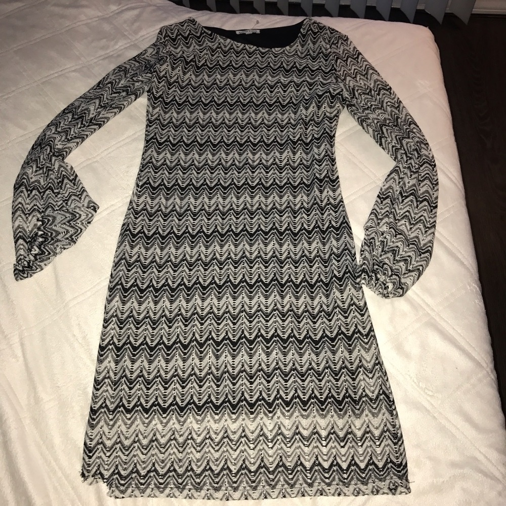 Worn once women's long sleeve dress! Size-Small!
