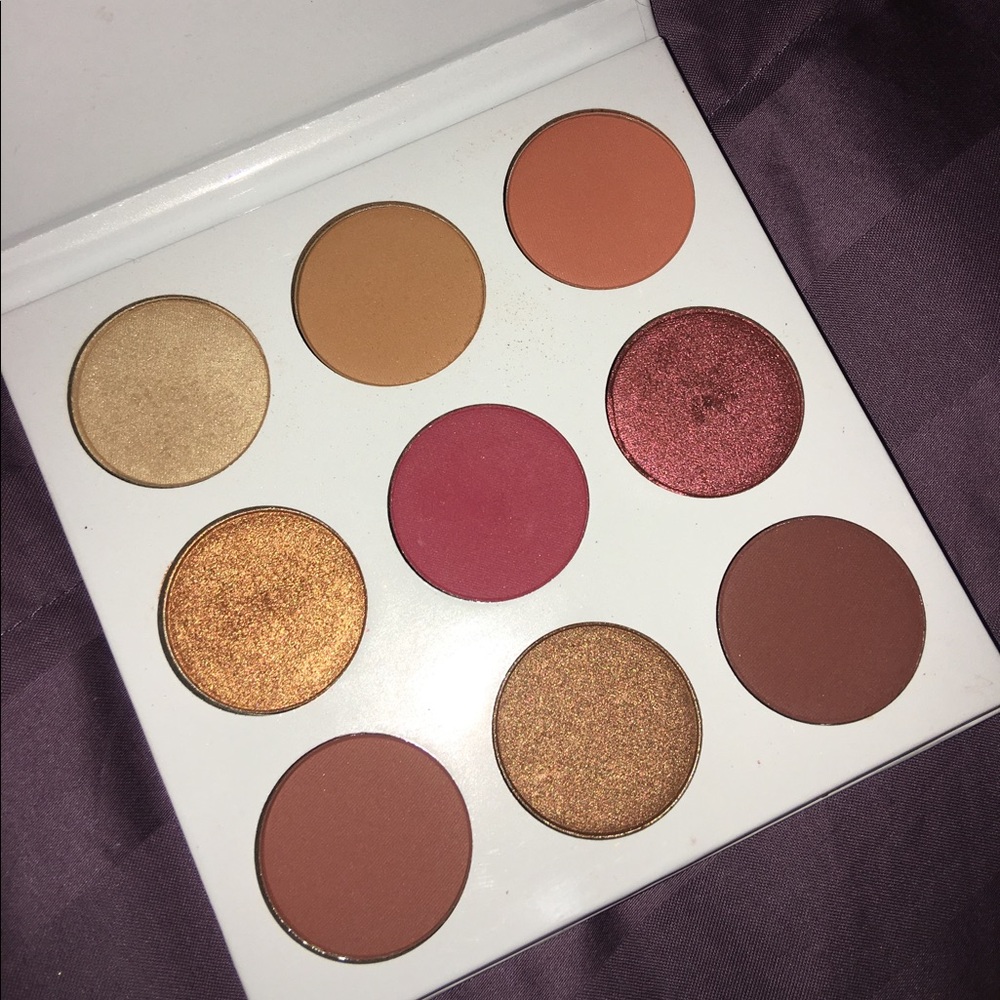 Kyshadow burgundy pallet. Only swatched