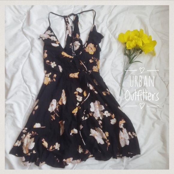 Urban Outfitters Dresses & Skirts - Kimchi Blue Urban Outfitters Floral Dress!!!