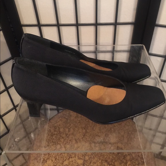 💜 Stuart Weizmann black fabric pumps - Picture 2 of 4