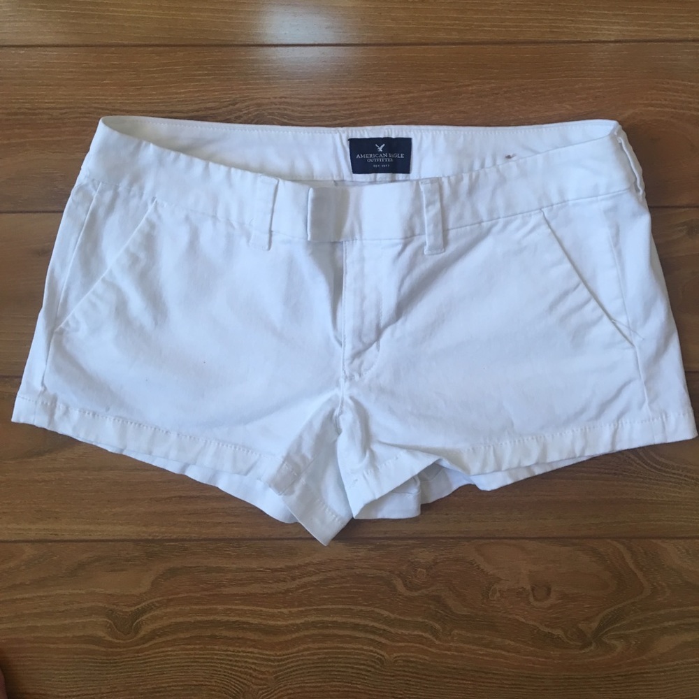 American Eagle white shorts