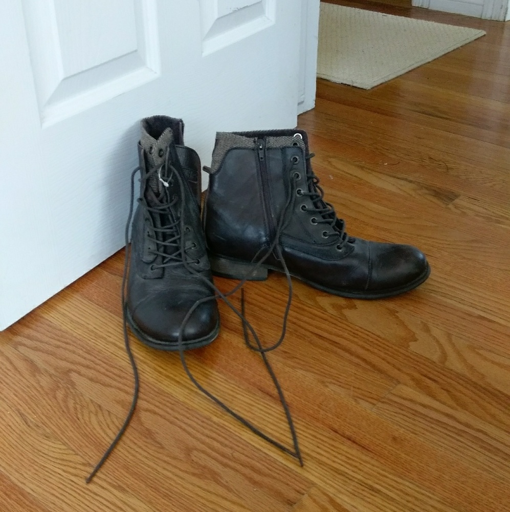 Price Drop!! Men's Guess  Dress Boots size 10