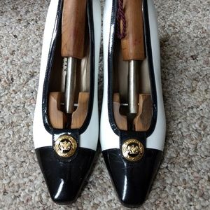 St. John pumps 2.5 inch heel black/white