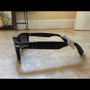 Nwt persol sunglasses. Polarized men's sunglasses!