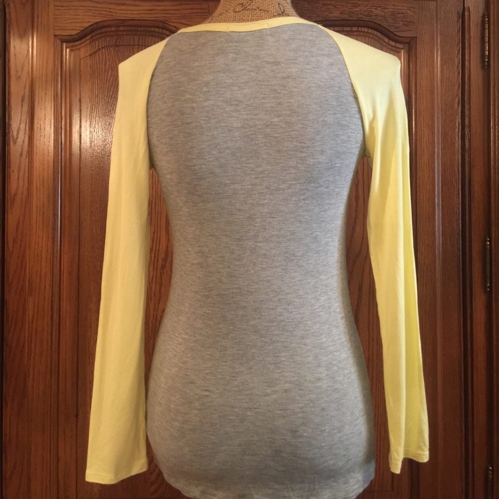 Coco & Main Raglan Tee Size small - Picture 2 of 4