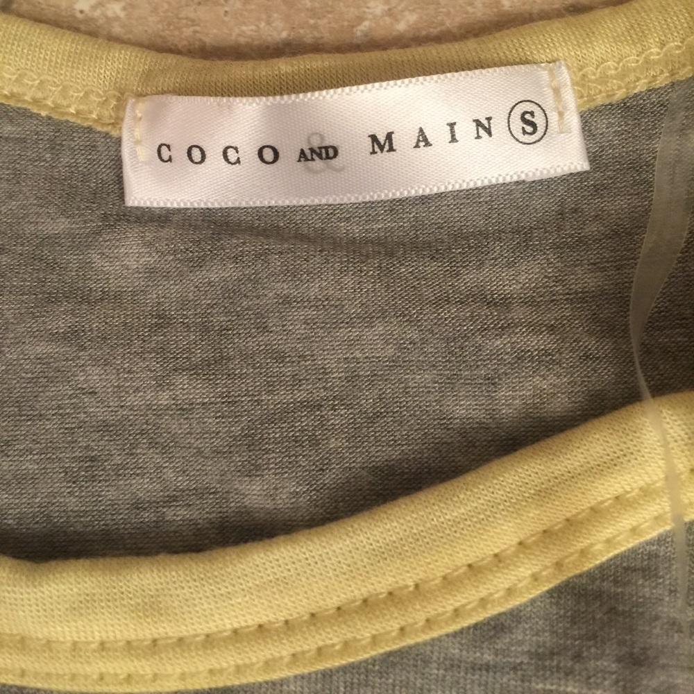 Coco & Main Raglan Tee Size small - Picture 3 of 4