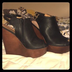 Black wedges!