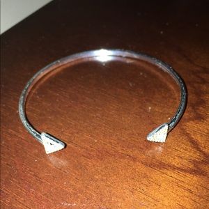 Arrow open bracelet