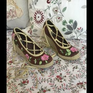 🌟💫Strappy wedges💫🌟