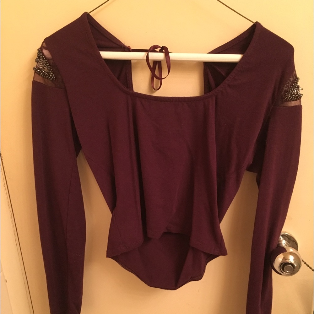 Maroon long sleeve cropped embezzled top