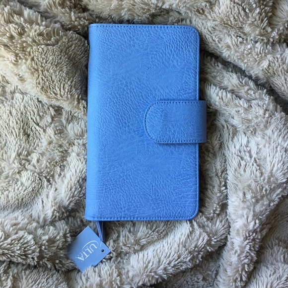 ✨ BRAND NEW ✨ Periwinkle Travel Wallet - Picture 1 of 4