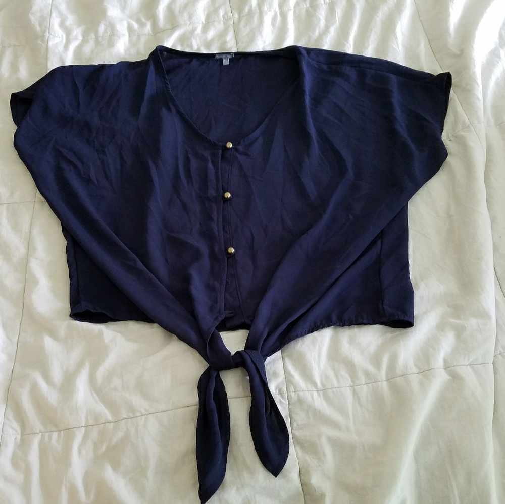 Tie bottom button up