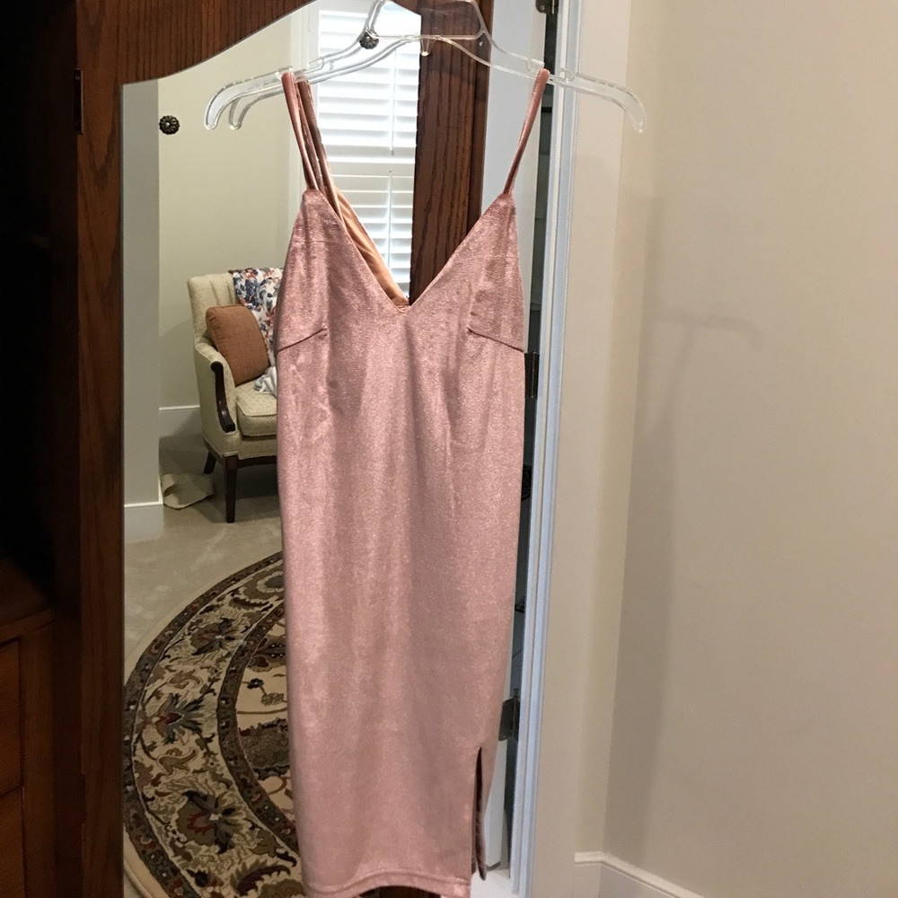 In! Velvet pink dress! From forever 21!!😍😍😍💕💕