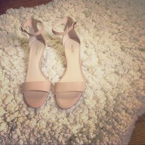 Nude Nine West Pump