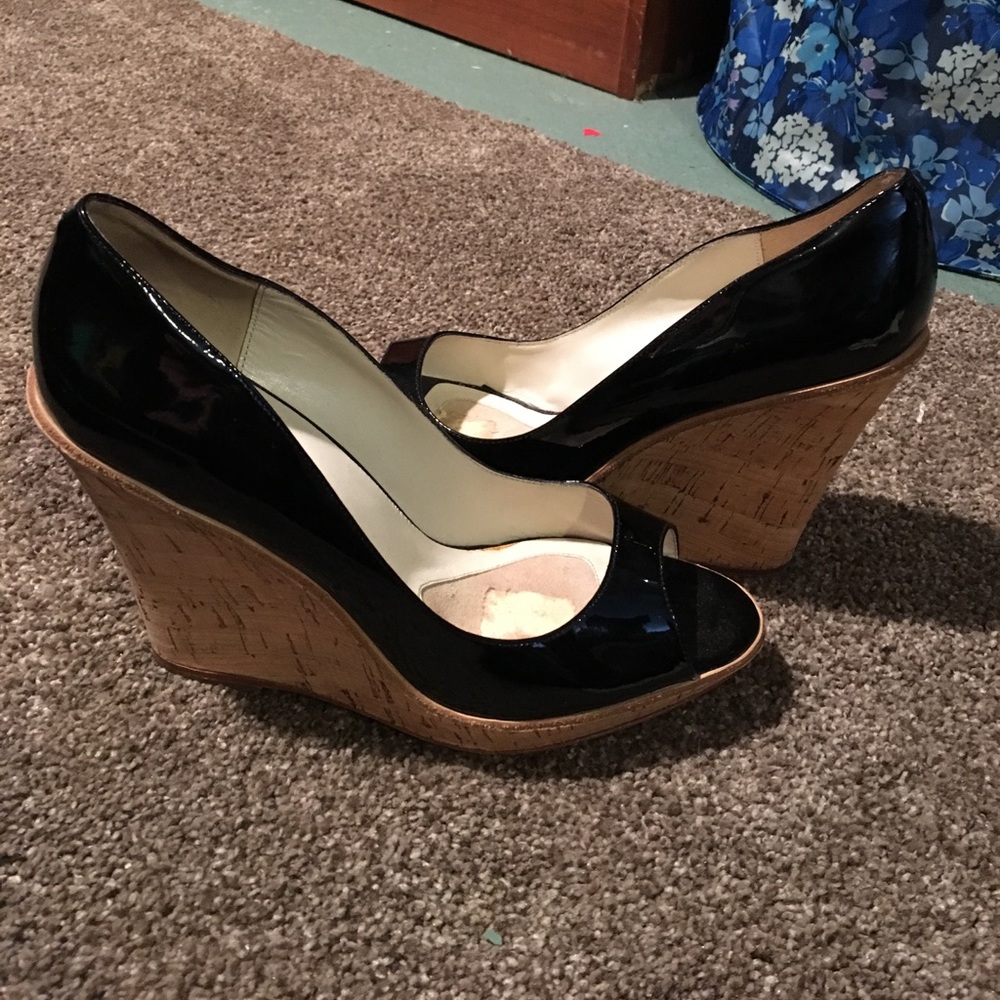 Black wedges