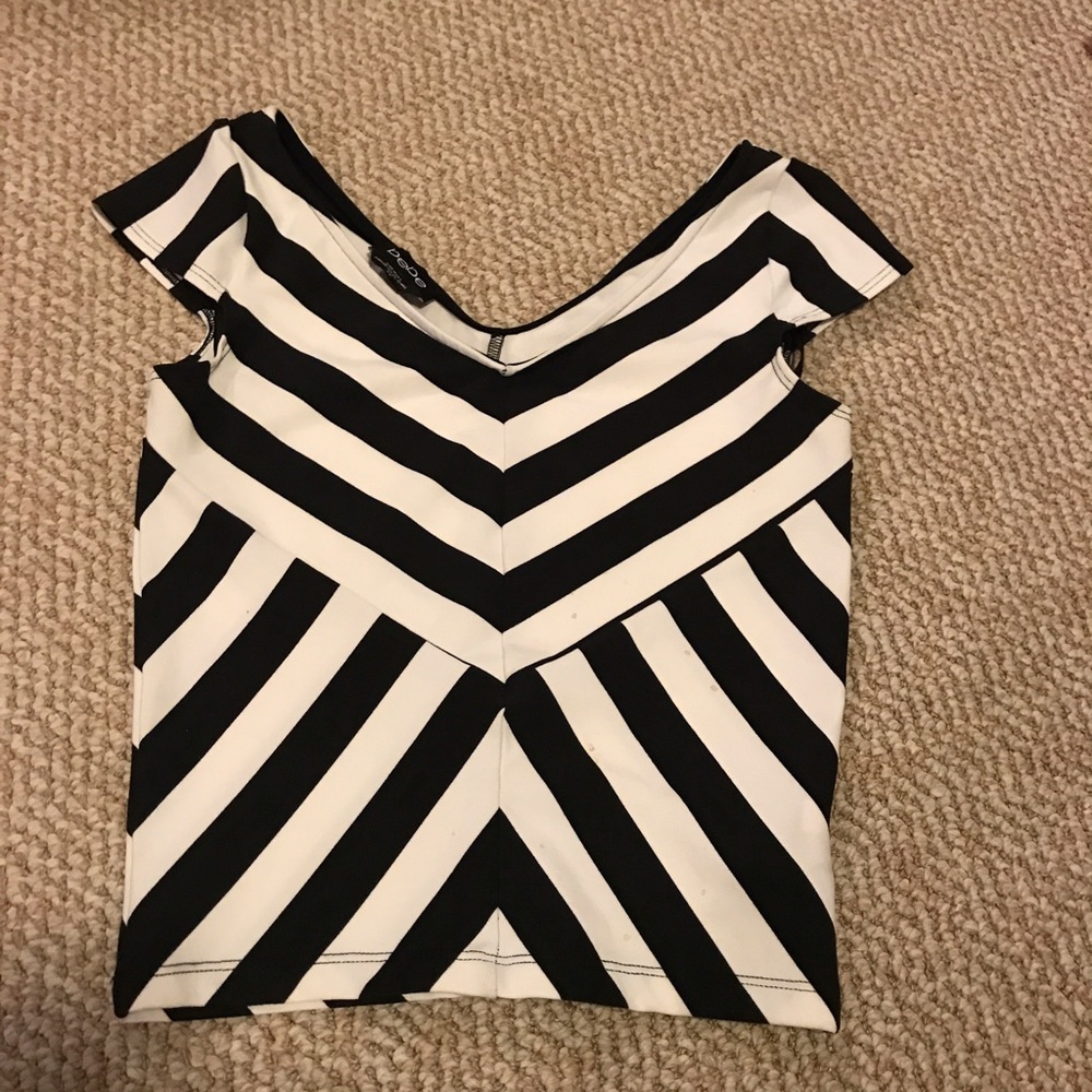 BEBE BLACK AND WHITE STRIPED CROP TOP