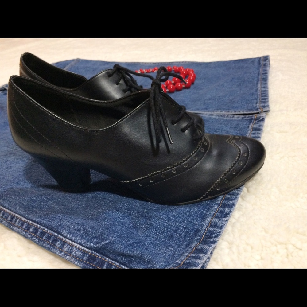 Comfort Plus Heeled Black Oxfords