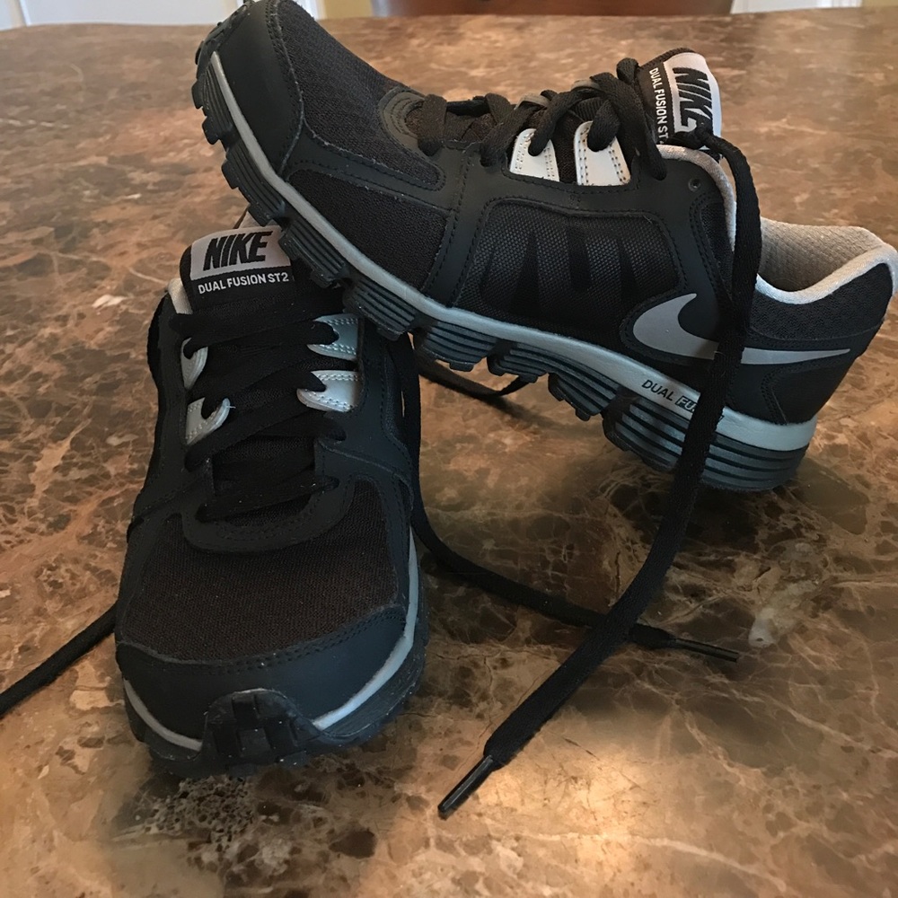 Nike Dual Fusion ST2