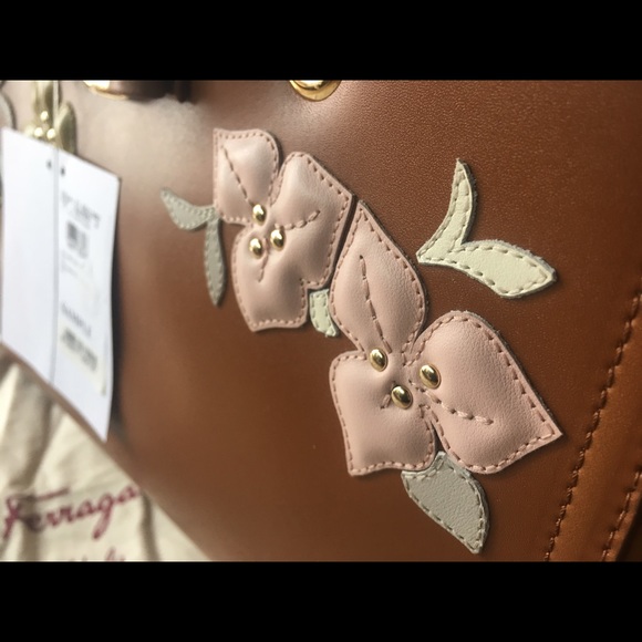 Ferragamo leather Flower Appliqué Bag - Picture 5 of 8